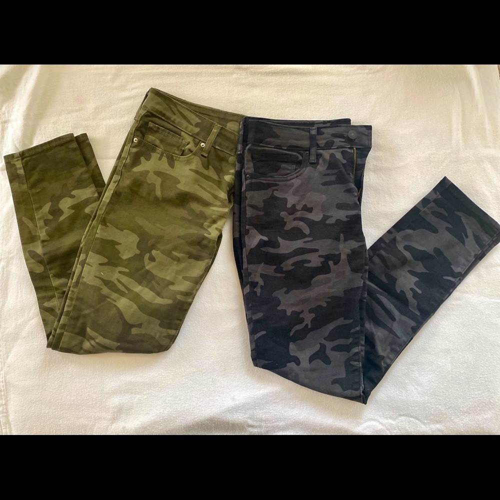 2 pair Levi’s 711 Skinny ankle camo jeans